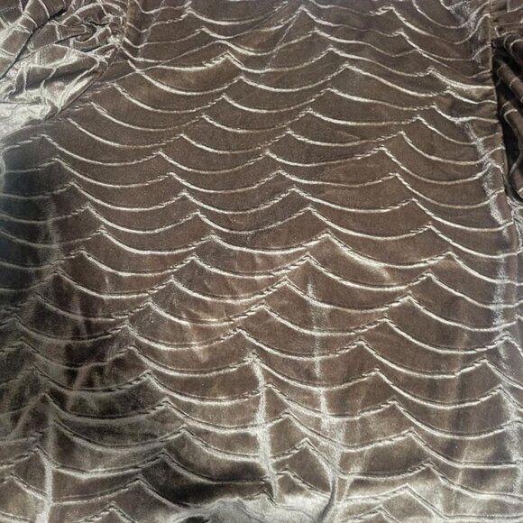 NWT THML Venice Scallop Velvet Mocha Top Sz Med MSRP $79 - Picture 4 of 9
